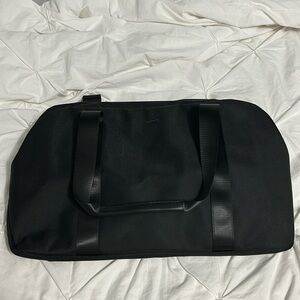 BLACK DUFFLE BAG